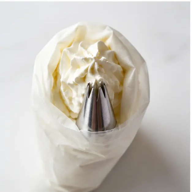 Step 3: Filling the piping bag with cream