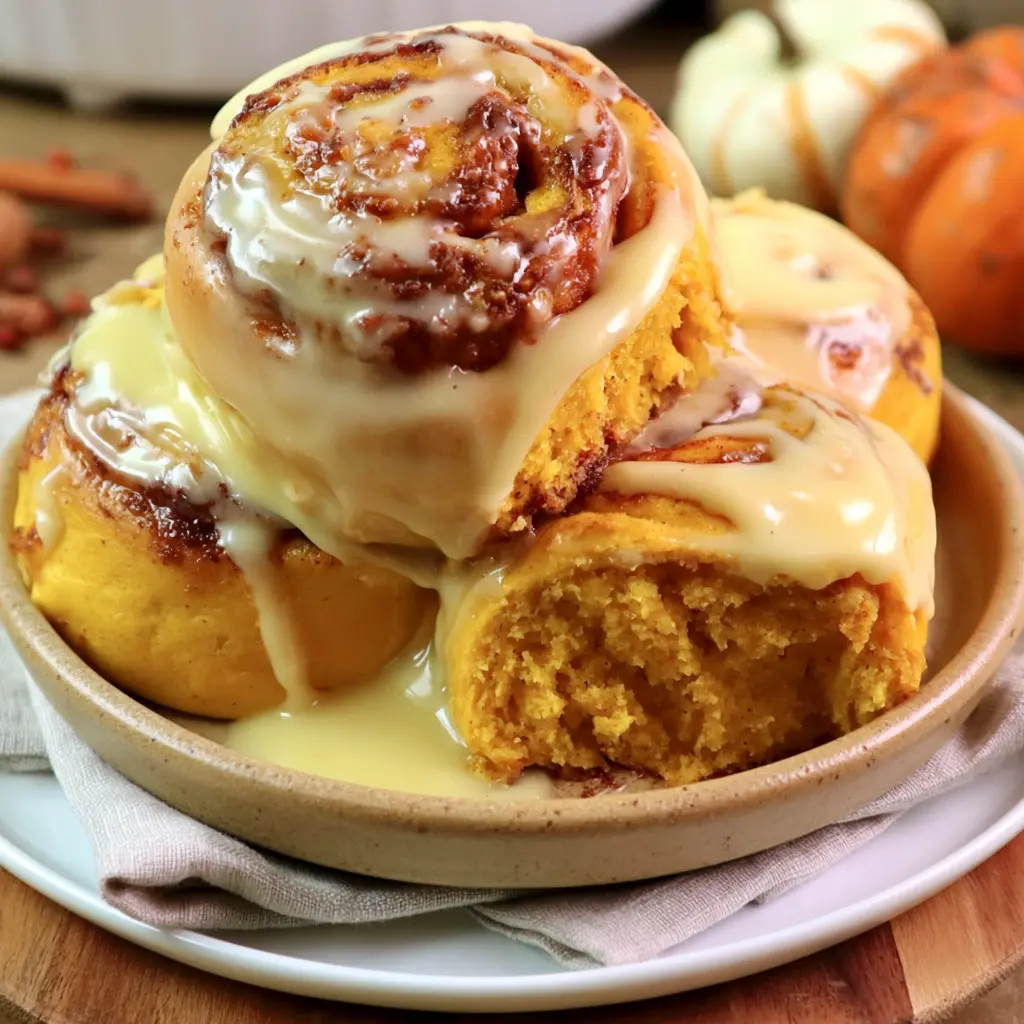 pumpkin cinnamon rolls - final presentation